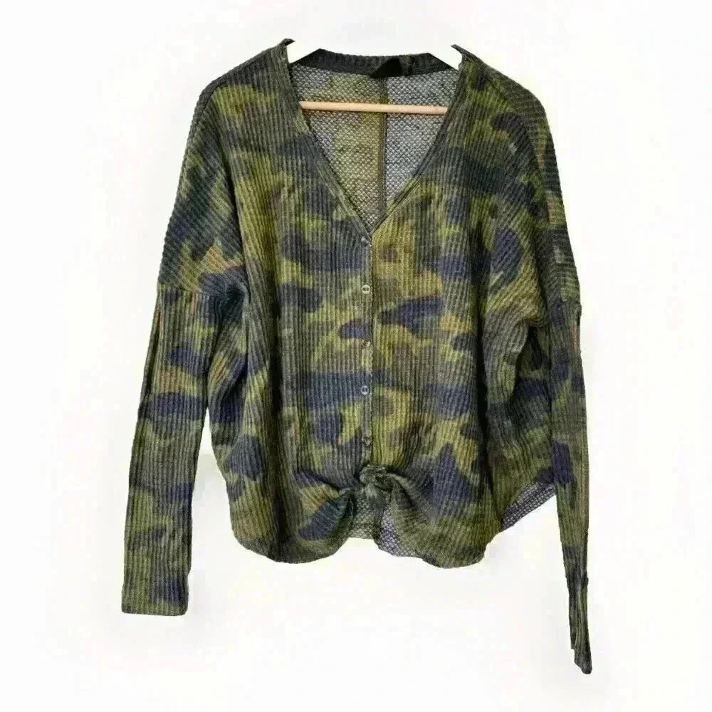 Urban Outfitters Out from Under Camouflage Button Up Thermal Size Small